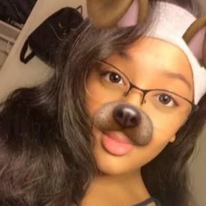 Meet your Posher, Roxey